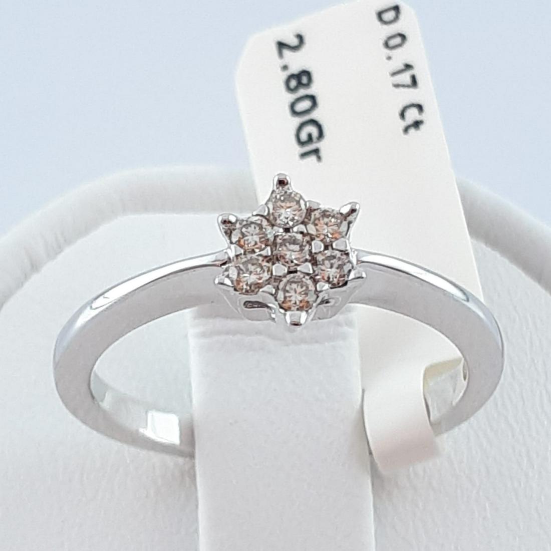 18K White Gold - Ring: Ring Gender : Women Material : 18K White Gold 7 Pcs Brillant cut diamond, total 0,17 ct, G colour VS clarity Weight : 0,09 ozt. / 2,87 gr Condition : Excellent condition - barely used with minima