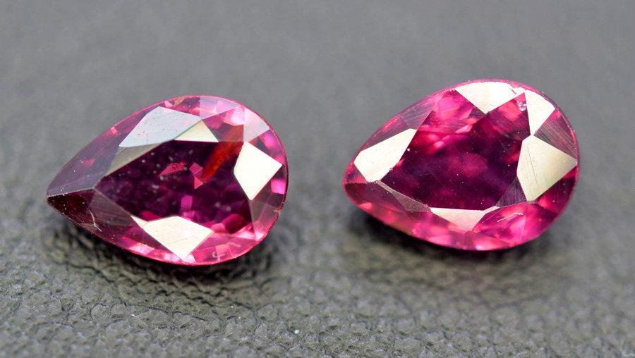 Spinel, 2.85 Carats Very Beautiful Faceted Natural: Material Spinel more Dimensions Carat weight: 2.85 Description Weight: 2.85 caratsDimension: 8.5x6x4 mm 8.5x6x3 mmThe name spinel comes from the Greek word for spark. The name has also been said to co
