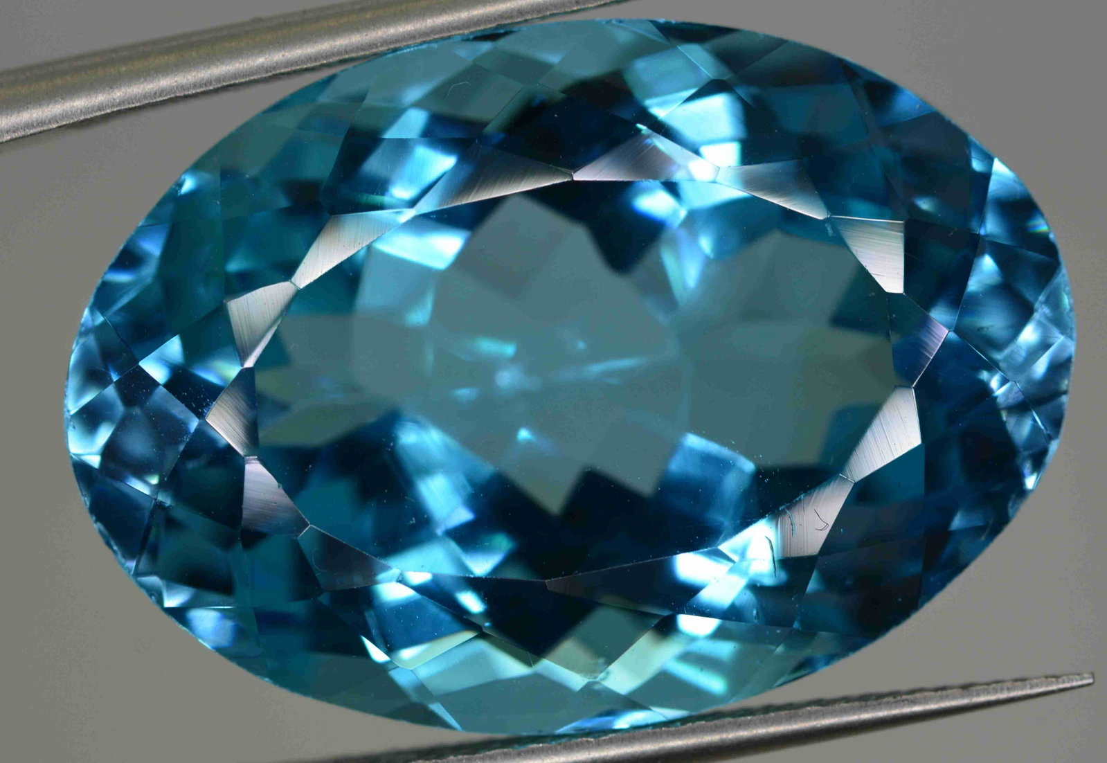 28 Carats Oval Cut Swiss Blu Topaz ~ 22x16x11 MM: Title: 28 Carats Oval Cut Swiss Blu Topaz ~ 22x16x11 MM Origin: Swiss Gemstones: Topaz Carat Weights: 28 Carats Size/Dimensions:22x16x11 MM Additional Info:Natural Reserve: $200.00 Shipping: Domestic: