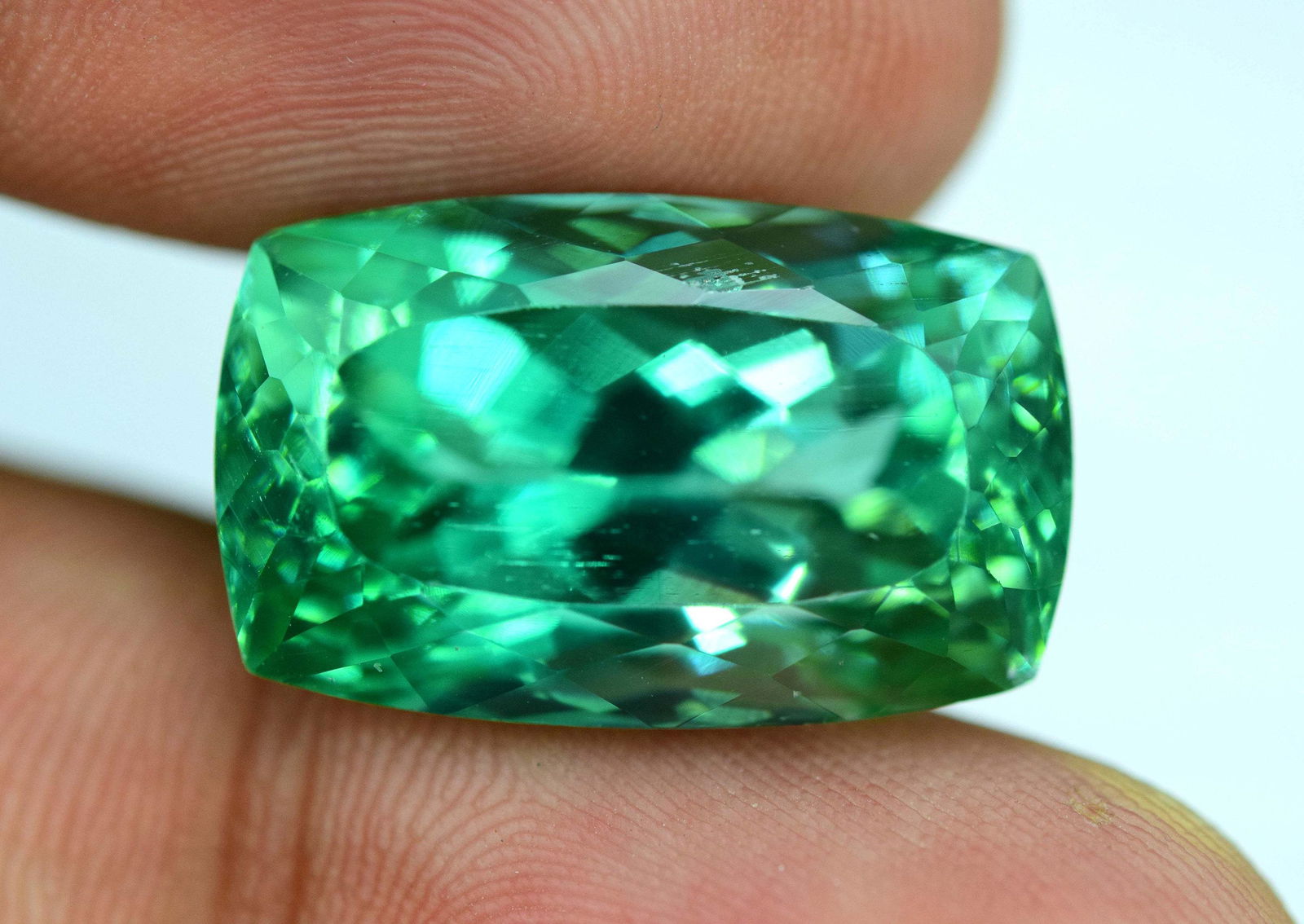 22.80 carats Rectangular Cut Lush Green Kunzite Loose (1 of 4)