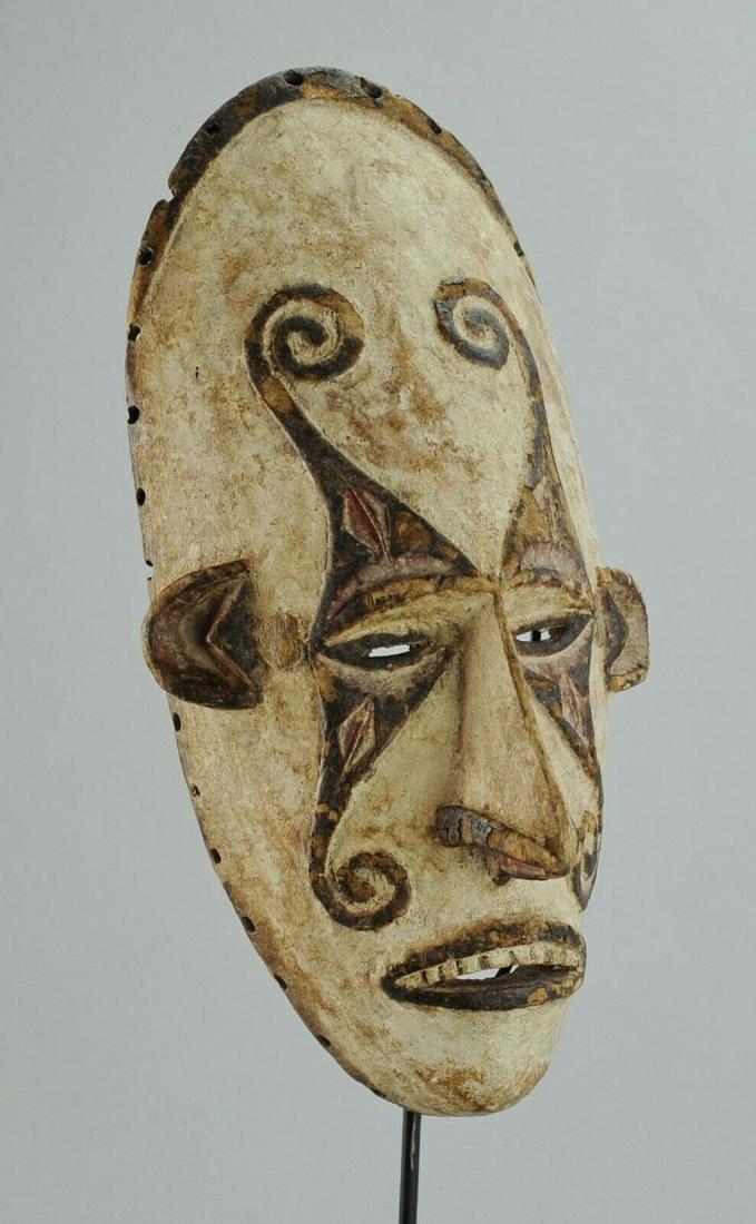 Beautiful IBO mmwo Agbogho Mask sculpture Igbo Nigeria: Title: Beautiful IBO mmwo Agbogho Mask sculpture Igbo Nigeria African Tribal Art 0909 Description: NIGERIA IBO Mmwo Agbogho Mask . Nice mask. Very light wood (106 grams) The Mmwo mask depict the spiri