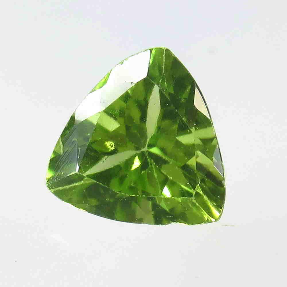 1.26 Ctw Natural Pakistan Peridot Trillion Cut: Reserve: Title: 1.26 Ctw Natural Pakistan Peridot Trillion Cut Stone Clarity: VVS Gemstone: Peridot Carat Weight: 1.26 Size/Dimensions: 7.10 x 7.10 x 4.40 mm Additional Information: Top Class Luster /