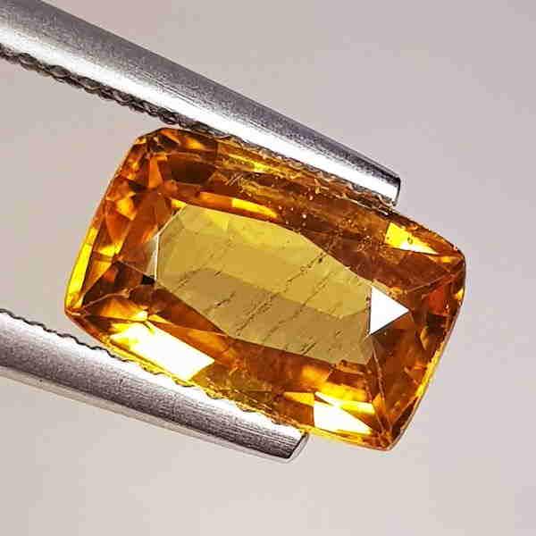2.55 ct Natural Zircon Cushion Cut: Reserve: Title: 2.55 ct Natural Zircon Cushion Cut Color/Clarity: VVS Type: Loosegemstone Carat Weight: 2.55 Size/Dimensions: 9.60 x 6.30 x 3.60 Additional Information: Cushion - Cambodia Sh
