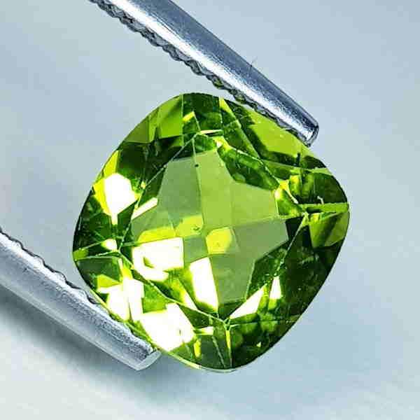 Natural Peridot Cushion Cut 2.32 ct: Reserve: Title: Natural Peridot Cushion Cut 2.32 ct Color/Clarity: VVS Type: Gemstones Carat Weight: 2.32 Size/Dimensions: 8.00 x 7.95 x 4.75 Additional Information: Cushion - Pakistan Shipp