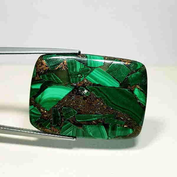 31.84 ct Natural Copper Malachite: Reserve: Title: 31.84 ct Natural Copper Malachite Color/Clarity: Opaque Type: Loosegemstone Carat Weight: 31.84 Size/Dimensions: 30.27 x 21.83 x 3.85 Additional Information: Rectangular - USA/Egypt