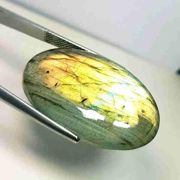 40.86 ct Natural Labradorite: Reserve: Title: 40.86 ct Natural Labradorite Color/Clarity: Opaque Type: Gemstones Carat Weight: 40.86 Size/Dimensions: 33.54 x 21.31 x 6.90 Additional Information: Oval - USA Shipping:<