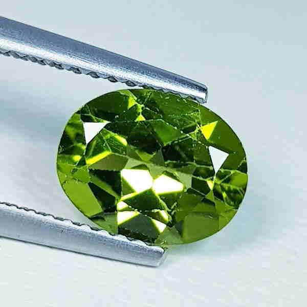 Natural Peridot Oval Cut 1.75 ct: Reserve: Title: Natural Peridot Oval Cut 1.75 ct Color/Clarity: VVS Type: Gemstones Carat Weight: 1.75 Size/Dimensions: 8.98 x 7.00 x 4.20 Additional Information: Oval - Pakistan Shipping:</