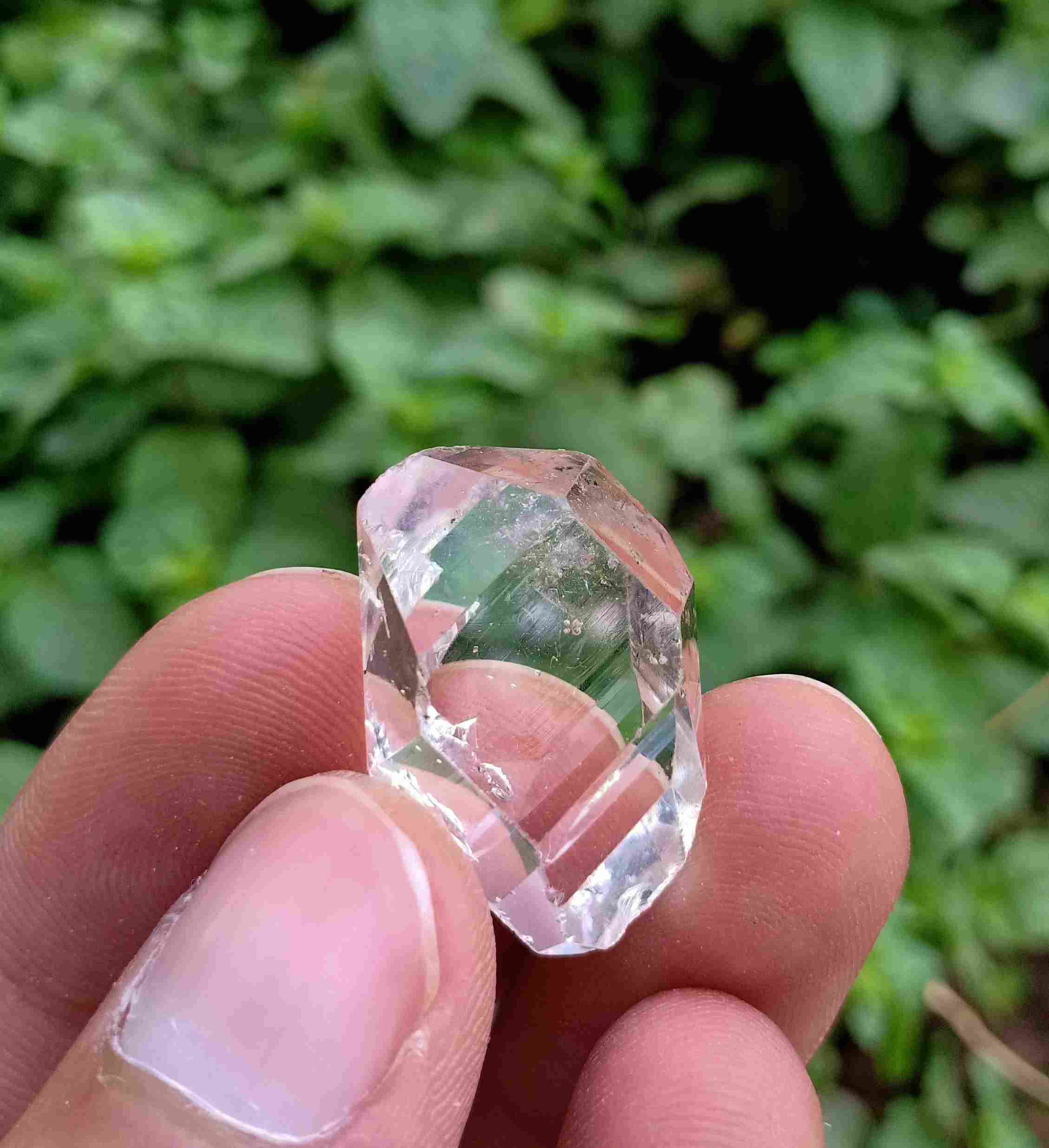 6 Gram Interesting Well Terminated Natural Diamond: Title: 6 Gram Interesting Well Terminated Natural Diamond Quartz Specimen Treatment: Natural Gemstones: Quartz Weight: 6 Gram Size/Dimensions: 24x18x10 mm Origin: Pakistan Reserve: $15.00 Shipping:
