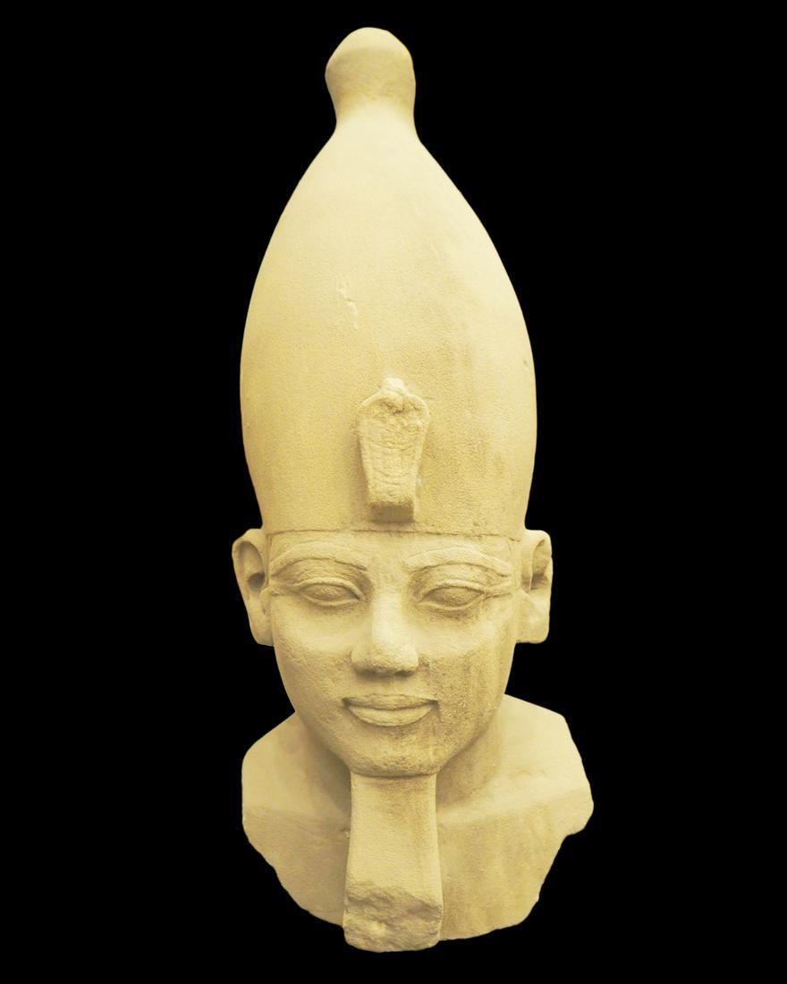 Sandstone head of Ramses II (1 of 2)