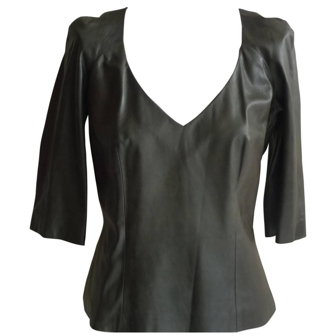 Olivier Theyskens Olive Green Leather Top: Nice supple leather top with side inverted zip, v-neck, and darts.. Details Designer Olivier Theyskens Brand Olivier Theyskens Place of Origin Italy Period 21st Century Condition Excellent See Conditi