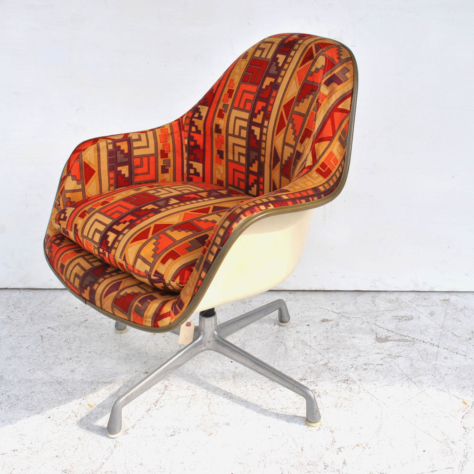 1' Midcentury Herman Miller Eames EC-178 Shell (1 of 4)