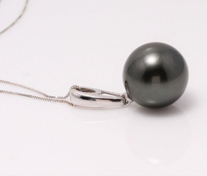 14 kt. White Gold - 11x12mm Round Tahitian Pearl -: Description: Produced in the tropical lagoons of French Polynesia, this pearl has been selected for its natural beautiful tahiti green colour and its luxurious satin lustre. The white gold pendant enh