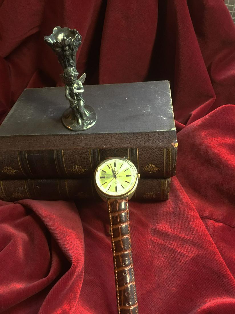 Raketa (quality mark) Vintage Men Wrist Watch / Russian: Title: Raketa (quality mark) Vintage Men Wrist Watch / Russian Antique Unisex White USSR Watches Additional Information: MaterialsBand material: LeatherGold, Stainless steelRaketa (quality mark) vinta