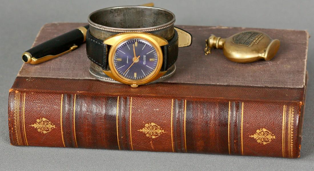 Wostok vintage men wrist watch russian antique unisex: Title: Wostok vintage men wrist watch russian antique unisex white USSR watches Additional Information: MaterialsBand material: LeatherGold, Stainless steelWostok vintage men wrist watch russian antiq