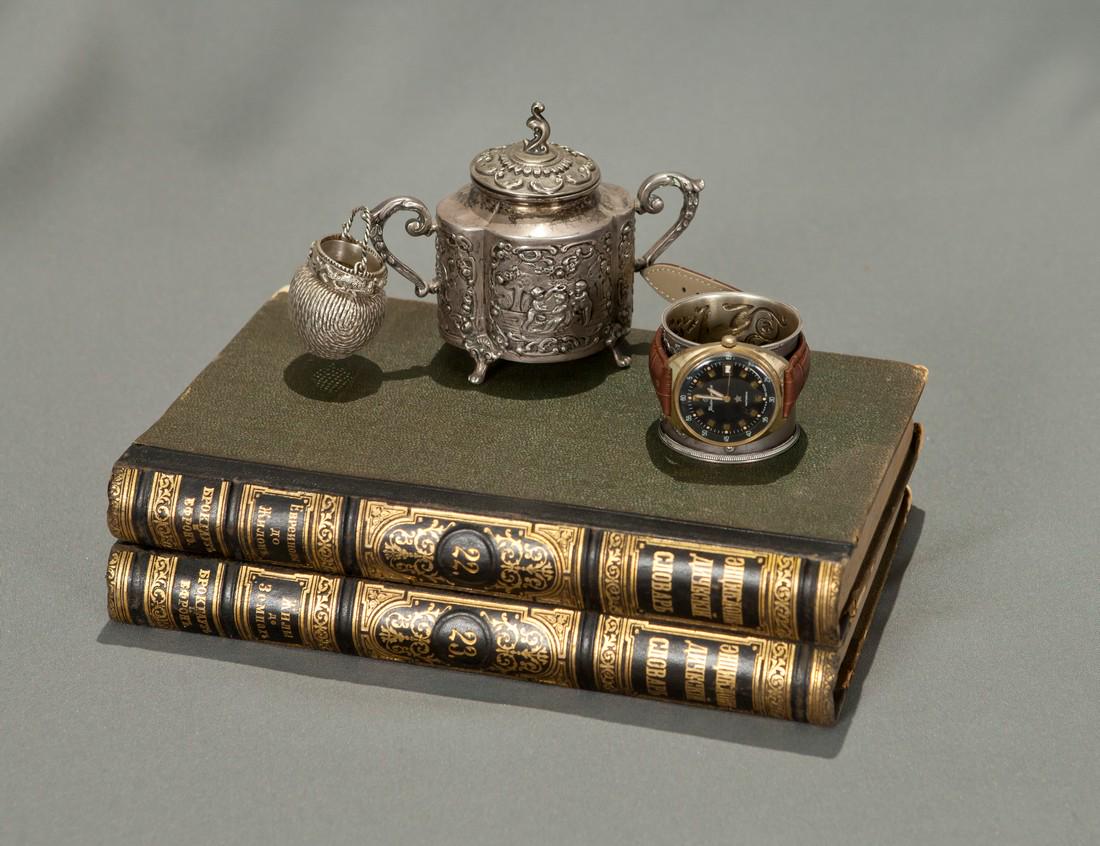 Komandirskiye vintage men wrist watch / Russian antique: Title: Komandirskiye vintage men wrist watch / Russian antique unisex USSR watches Additional Information: MaterialsBand material: LeatherGold, Stainless steelKomandirskiye vintage men wrist watch. Ru