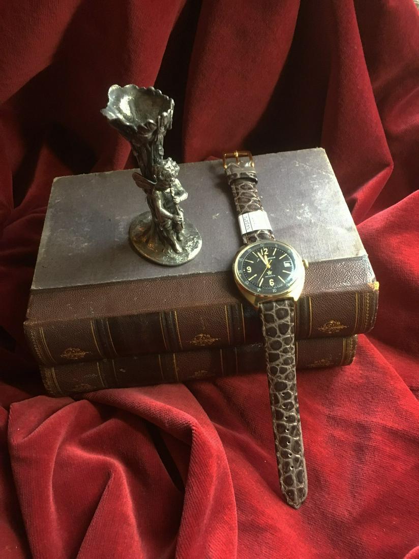 Komandirskiye vintage men wrist watch / Mechanical: Title: Komandirskiye vintage men wrist watch / Mechanical watch Additional Information: MaterialsBand material: LeatherGold, Stainless steelKomandirskiye vintage men wrist watch. Russian antique unise