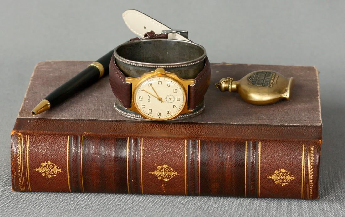 Pobeda Vintage Men Wrist Watch / Soviet Men's Watch: Title: Pobeda Vintage Men Wrist Watch / Soviet Men's Watch Additional Information: Band material: LeatherGold, Stainless steelPobeda vintage men wrist watch russian antique unisex white USSR watches.