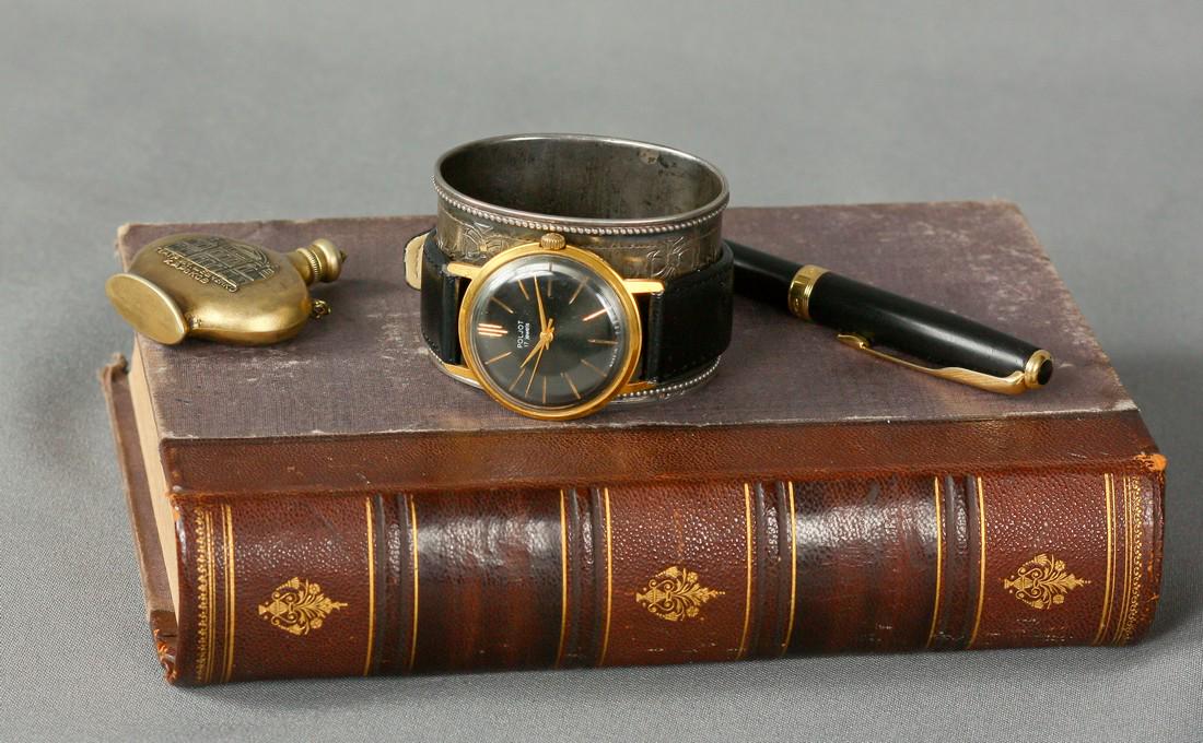 Vintage Wrist Watch Poljot / Rare Soviet Wrist Watch: Title: Vintage Wrist Watch Poljot / Rare Soviet Wrist Watch Additional Information: Band material: LeatherGold, Stainless steelPoljot vintage men wrist watch russian antique unisex white USSR watches.