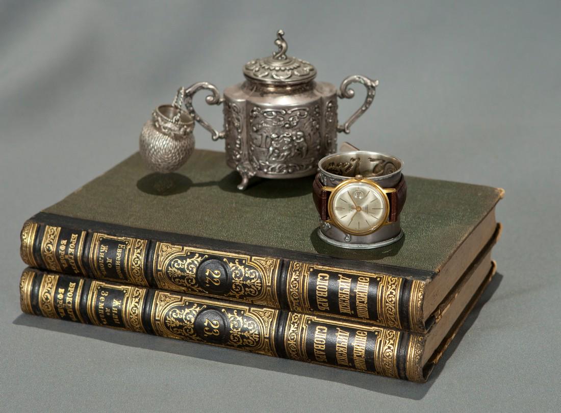 Poljot deluxe automatic vintage men wrist watch: Title: Poljot deluxe automatic vintage men wrist watch Additional Information: Band material: LeatherGold, Stainless steelPoljot deluxe automatic vintage men wrist watch russian antique unisex white U