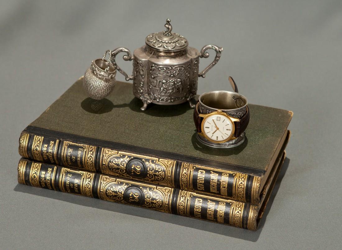 Wostok vintage men wrist watch russian antique unisex: Title: Wostok vintage men wrist watch russian antique unisex black USSR watches Additional Information: MaterialsBand material: LeatherStainless steelWostok vintage men wrist watch russian antique uni