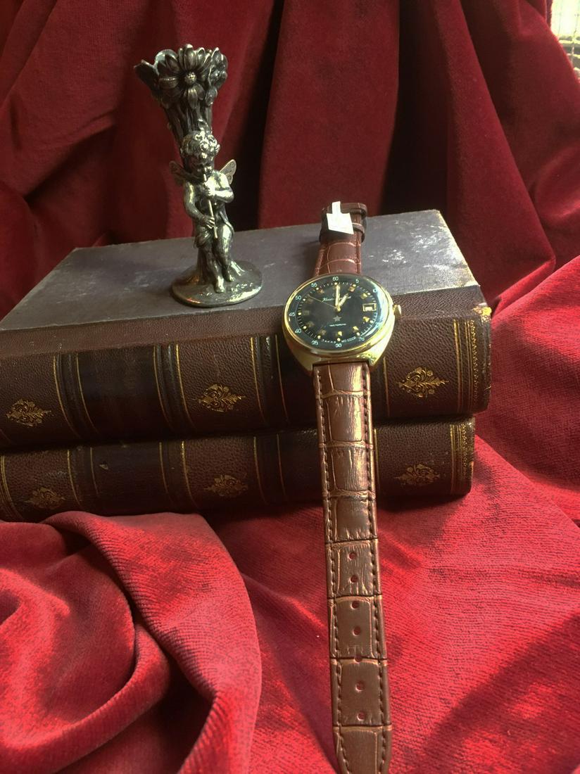 Komandirskiye vintage men wrist watch / Russian antique: Title: Komandirskiye vintage men wrist watch / Russian antique unisex USSR watches Additional Information: MaterialsBand material: LeatherGold, Stainless steelKomandirskiye vintage men wrist watch. Ru