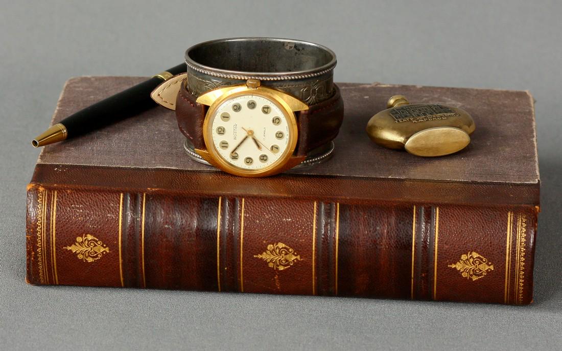 Wostok Vintage Men Wrist Watch Russian Antique Watches: Title: Wostok Vintage Men Wrist Watch Russian Antique Watches Additional Information: Wostok vintage men wrist watch russian antique unisex white USSR watches. Beautiful vintage Men Wrist Watch Wostok