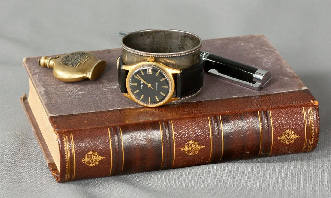 Wostok vintage men wrist watch russian antique unisex: Title: Wostok vintage men wrist watch russian antique unisex black USSR watches Additional Information: MaterialsBand material: LeatherGold, Stainless steelWostok vintage men wrist watch russian antiq