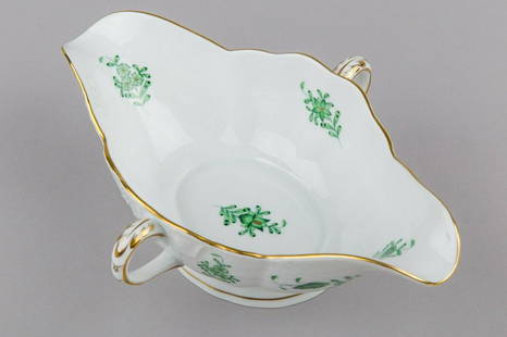 Herend Chinese Bouquet Green Gravy Boat #1220/AV: Title: Herend Chinese Bouquet Green Gravy Boat #1220/AVDescription: Herend Chinese Bouquet Green Gravy Boat Manufacturer: Herend Porcelain Manufactory (Hungary) Quality: Handpainted, 1st class