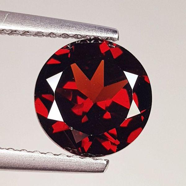 Natural Rhodolite Garnet Round Cut 2.15 ct: No Reserve! Title: Natural Rhodolite Garnet Round Cut 2.15 ct Color/Clarity: VVS - VS Gemstones: Gemstones Carat Weights: 2.15 Size/Dimensions:8.04 x 8.04 x 4.39 Additional Info:Round - Burma Shipping