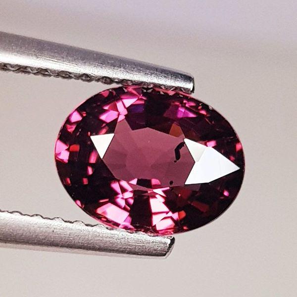 Natural Rhodolite Garnet Oval Cut 1.69 ct: No Reserve! Title: Natural Rhodolite Garnet Oval Cut 1.69 ct Color/Clarity: VVS - VS Gemstones: Gemstones Carat Weights: 1.69 Size/Dimensions:7.85 x 6.23 x 4.02 Additional Info:Oval - Burma Shipping: 