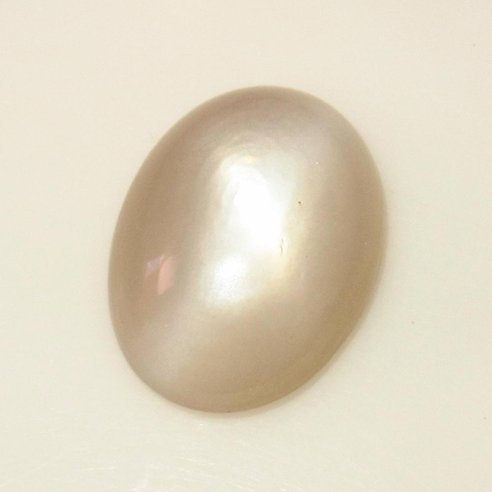 15.47 Ct Natural Moonstone Oval Cab: No Reserve! Title: 15.47 Ct Natural Moonstone Oval Cab Stone Clarity: Transparent Gemstones: Natural Moonstone Carat Weights: 15.47 Size/Dimensions:20.50 x 15.30 x 7.10 mm Additional Info:Nice Oval Ca
