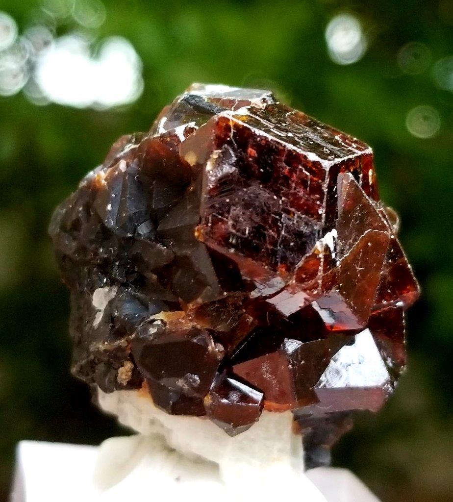 23 Gram Amazing Termination Natural Chlorine Quartz: Title: 23 Gram Amazing Termination Natural Chlorine Quartz Specimen Treatment: Natural Gemstones: Chlorine Quartz Weight: 23 Gram Size/Dimensions: 53x49x15 mm Origin: Pakistan Reserve: $10.00 Shipping