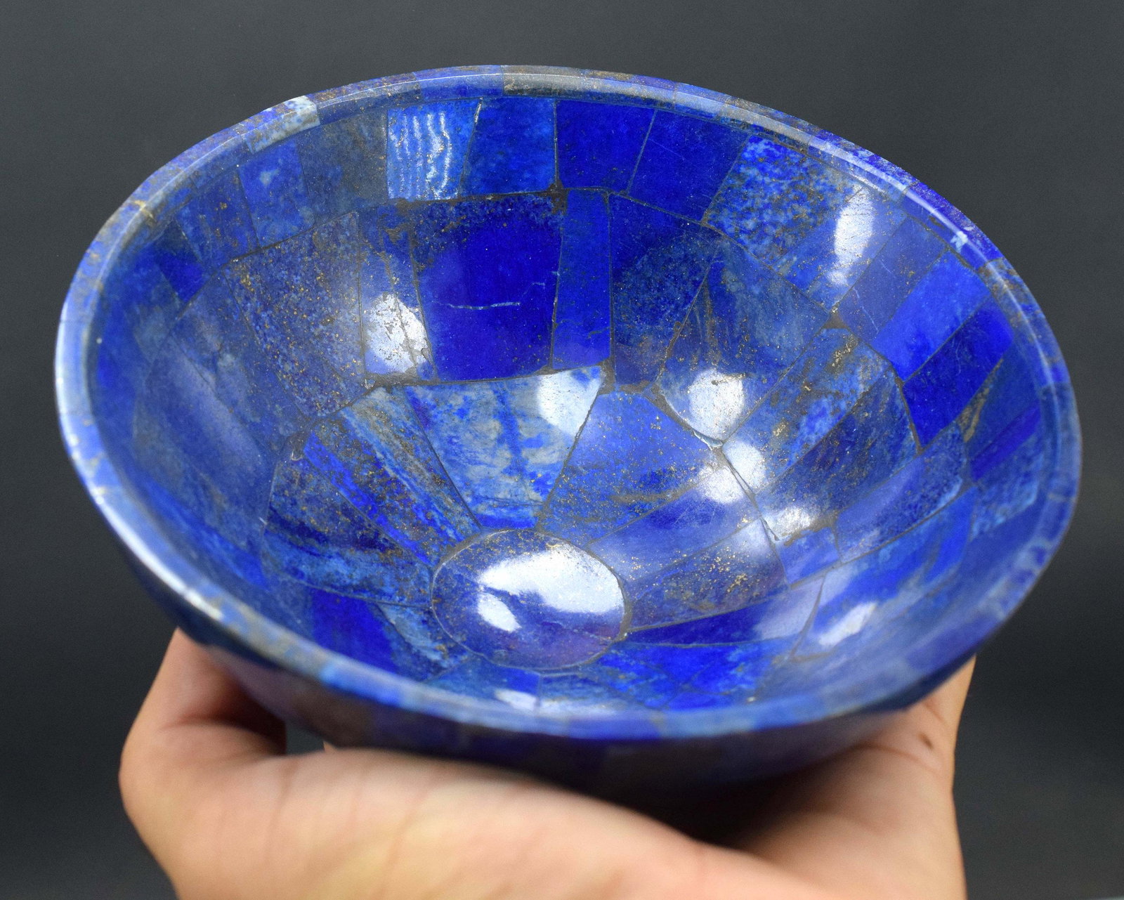 550 Grams Hand Crafted Stunning Royal Blue Lapis Lazuli: Material Lapis Bowl more Description Hand Crafted Stunning Royal Blue Lapis Lazuli Gemstone Bowl Weight : 550 Grams Size : 150*48 Treatment : Natural Origin : AGH Reserve: $80.00 Shipping:</