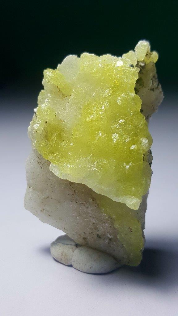 74 Gram Gorgous Natural Rutile Quartz Specimen: Title: 74 Gram Gorgous Natural Rutile Quartz Specimen Treatment: Natural Gemstones: Rutile Quartz Weight: 74 Gram Size/Dimensions: 55x43x23 mm Origin: Pakistan Reserve: $20.00 Shipping: Domestic: Fl