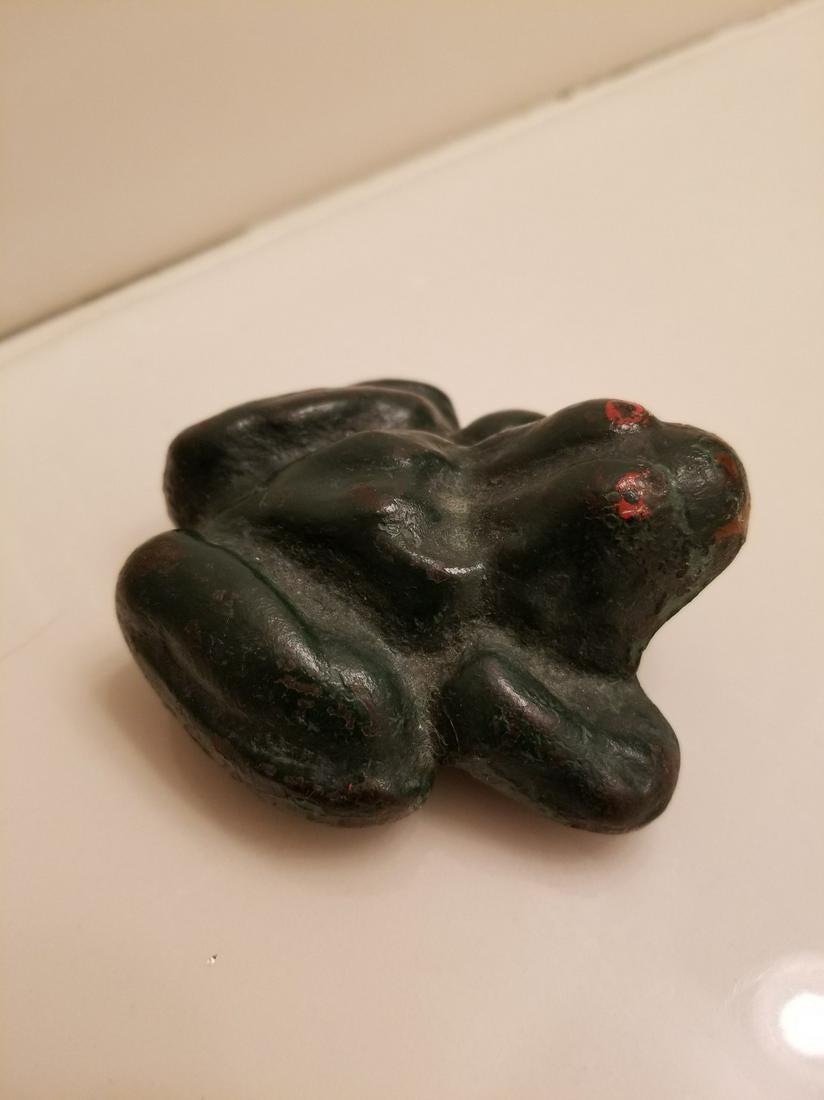 Cast Iron Male Frog Paper Weight. (1 of 4)