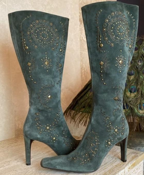 Donald J. Pliner Womens Suede Embroidered Boots Size 9: Donald J. Pliner Womens Suede Embroidered Boots Size 9 Retails $500.00 Condition: Used Reserve: $25.00 Shipping: Domestic: Flat-rate of $15.00 to anywhere within the contiguous U.S. International: For
