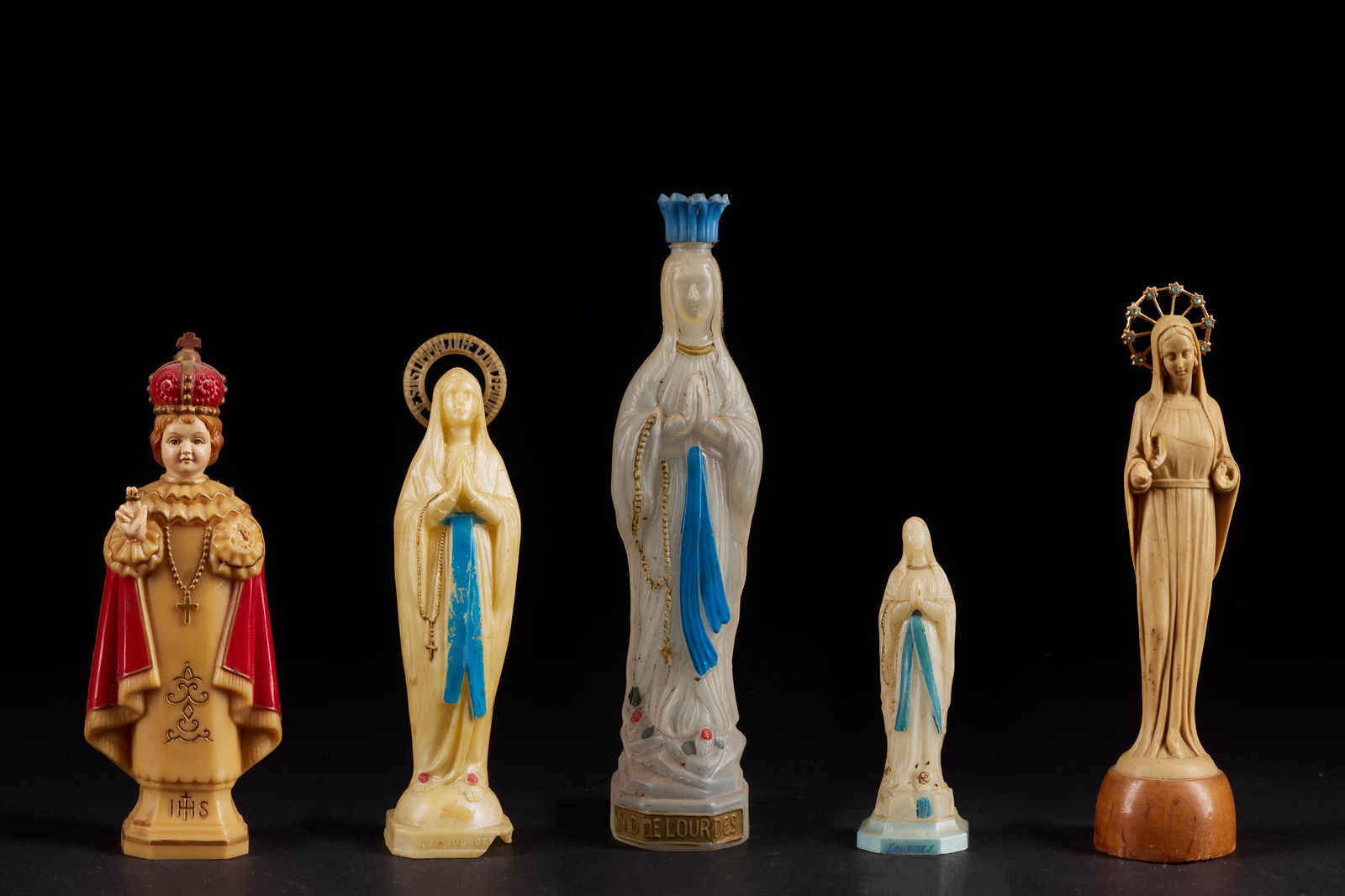 Set of five devotional vintage collectable figurines. (1 of 20)