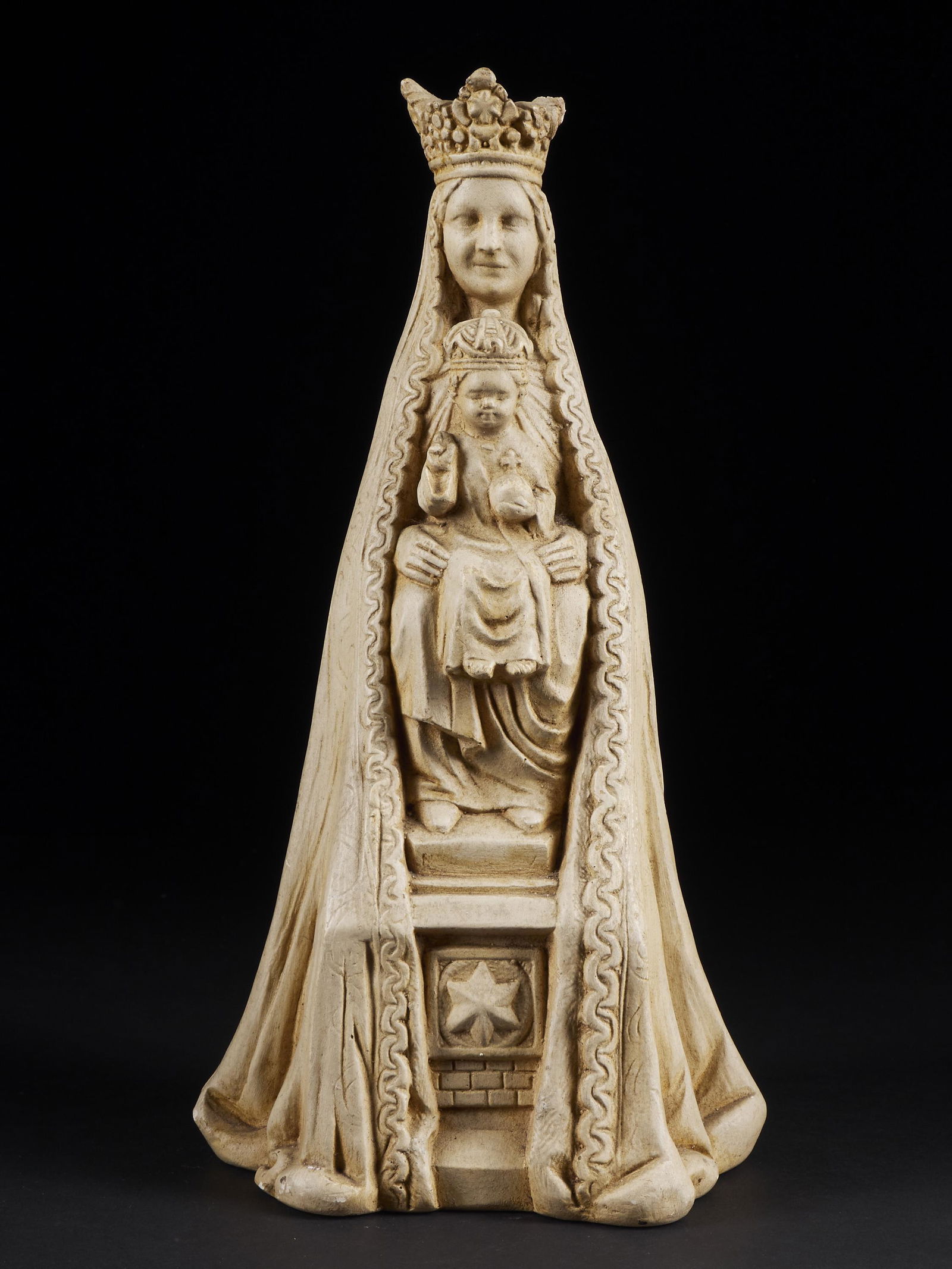 Vintage devotional statue of Mary and child. Religious (1 of 12)