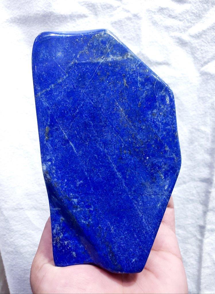 1 Kg Lapis Lazuli Mineral - 150 80 36 mm: Title: 1 Kg Lapis Lazuli Mineral - 150 80 36 mm Origin: Afghanistan Reserve: $30.00 Shipping: Domestic: Flat-rate of $23.00 to anywhere within the contiguous U.S. International: Foreign shipping rates