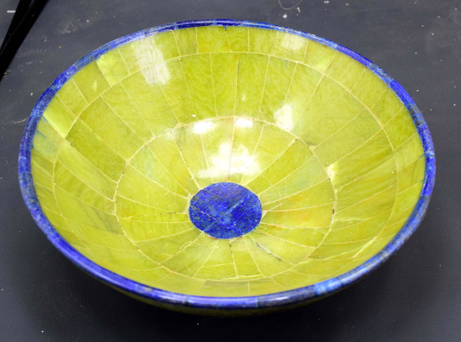 461 Gram Lovely Round Shape Jade and Lapis Bowl ~: Materials lapis lazuli, jade more Description 461 Gram Lovely Jade and Lapis Bowl ~ Weight : 461 Gram Dimensions : 155*155*75 mm Standard DHL Shipping Reserve: $85.00 Shipping: Domestic: