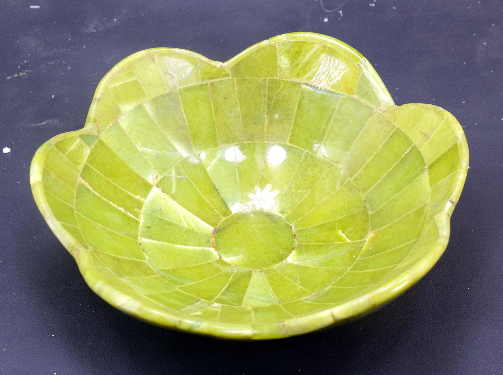 Hand crafted, stunning Jade bowl - 474 gm: Materials handcrafted bowl, jade more Description Hand crafted, stunning Jade and Lapis Lazuli bowl Genuine Lapis Lazuli and Jade Dimensions : 155*155*77 mm WEIGHT : 474 GRAMS **This Bowl has been han