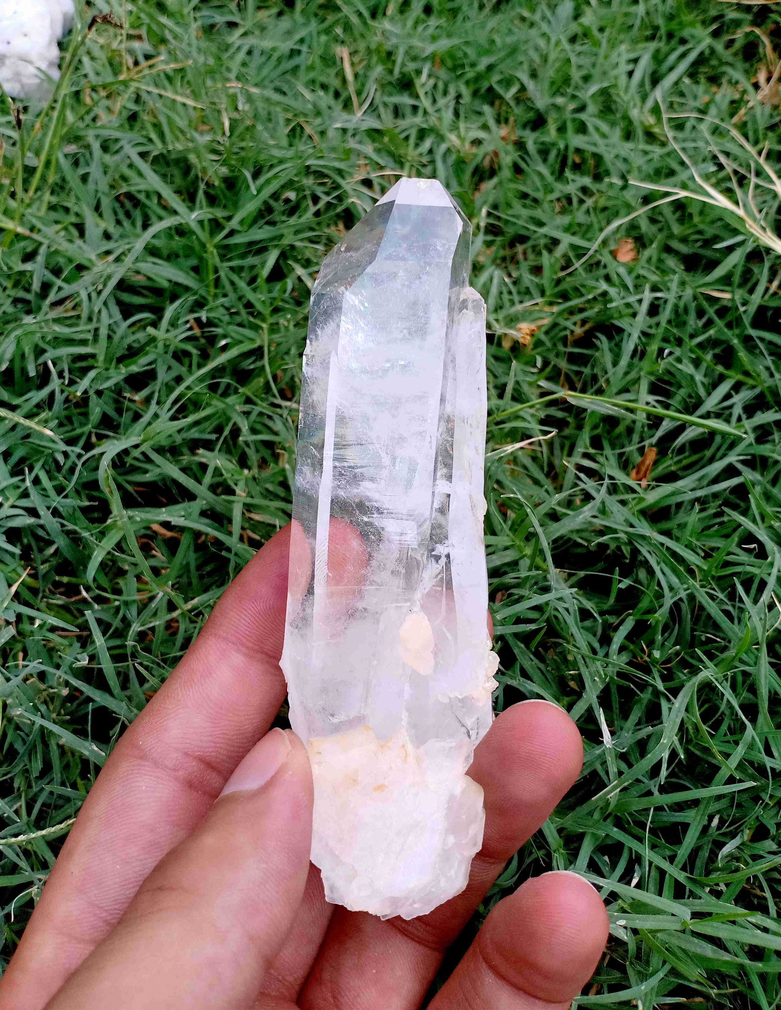 85 Gram Well Terminated Natural Fadan Quartz Specimen: Title: 85 Gram Well Terminated Natural Fadan Quartz Specimen Treatment: Natural Gemstones: Fadan Quartz Weight: 85 Gram Size/Dimensions: 105x32x21 mm Origin: Pakistan Reserve: $15.00 Shipping: Domesti