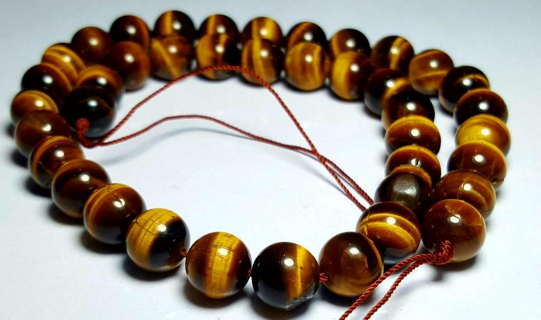 HAND CARVED BEADED NATURAL TIGER EYE NECKLACE: Title: Polished Lapis Lazuli Healing Sphere Gemstones: Mineral Carat Weights: 595 Grams Size/Dimensions: Diameter - 73 mm Additional Info: Polished Lapis Lazuli Healing Sphere Reserve: $60.00 Shipping