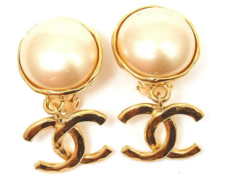 AUTHENTIC CHANEL GOLD TONE LARGE CC LOGO LARGE PEARL (1 of 6)
