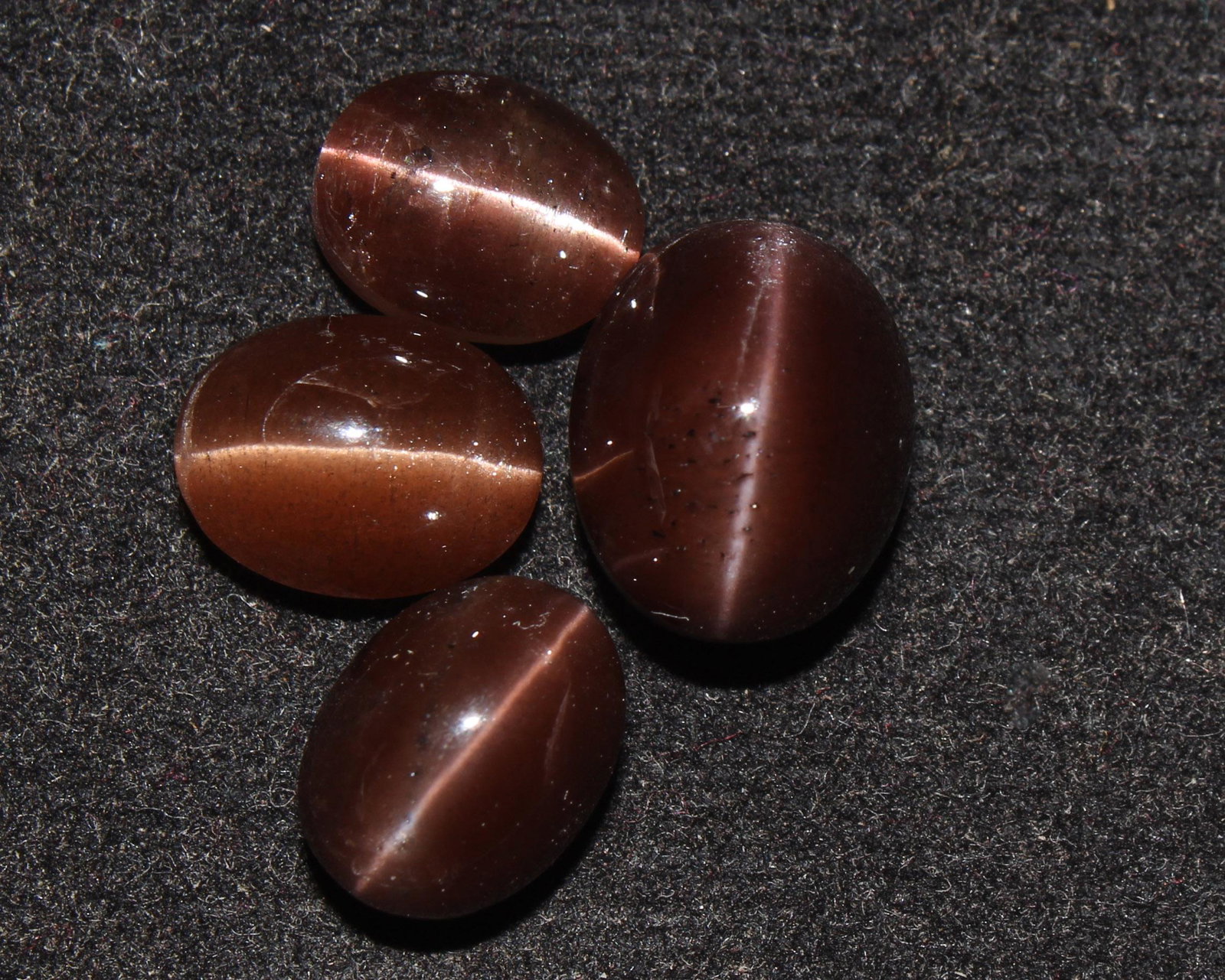 18.82 Cts Natural Scapolite Cat's-Eye Lot: No Reserve! Title: 18.82 Cts Natural Scapolite Cat's-Eye Lot Additional Info: Gemstone: Natural ScapoliteVariety: Cat's-Eye ScapoliteWeight: 18.82 CaratsDimensions: 11.8x10x9 mm 9.4x7.5x4.6 mmShape/Cu