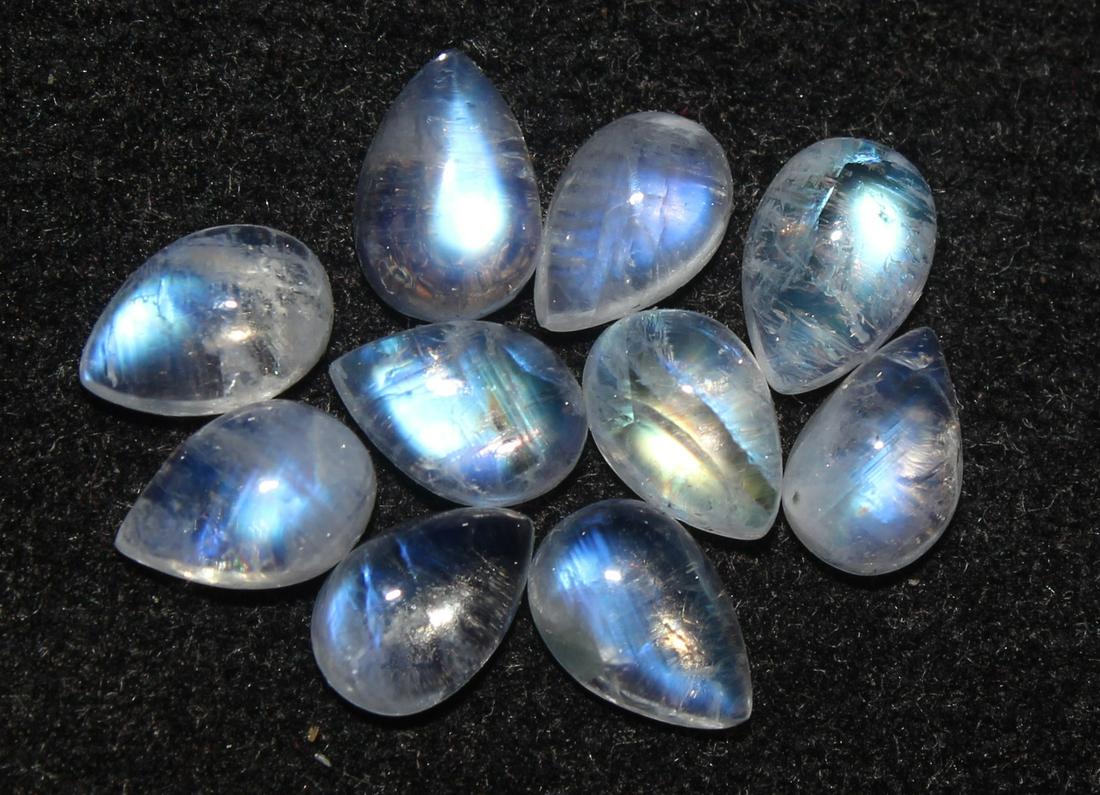 5.03 Cts Natural Rainbow Moonstone Lot: No Reserve! Title: 5.03 Cts Natural Rainbow Moonstone Lot Additional Info: Gemstone: Rainbow MoonstoneOrigin: AfricaWeight: 5.03 CaratsMeasurements: 6x4 mm (Calibrate)Number of stone : 10Shape / Cut:
