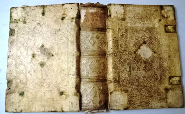 16th C Pigskin Over Wooden Boards Binding: A binding with pigskin over thick wood boards, early 16th century. Very Good, embossed designs, some discooration, lacks metals. Measures 8 x 12". Reserve: $40.00 Shipping: Domestic: Flat-rate of $10.