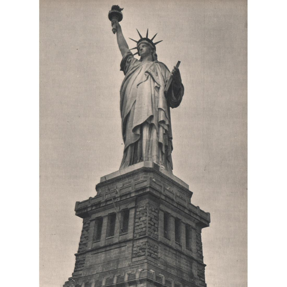DANIEL WRONECKI - Statue of Liberty: No Reserve! Artist: DANIEL WRONECKI Print Title: Statue of Liberty Medium: Sheet-fed Gravure Printing Date: 1940's Printed in France Image Size approx: 8.5 x 6.5 inches Shipping: Domestic: Flat rate o