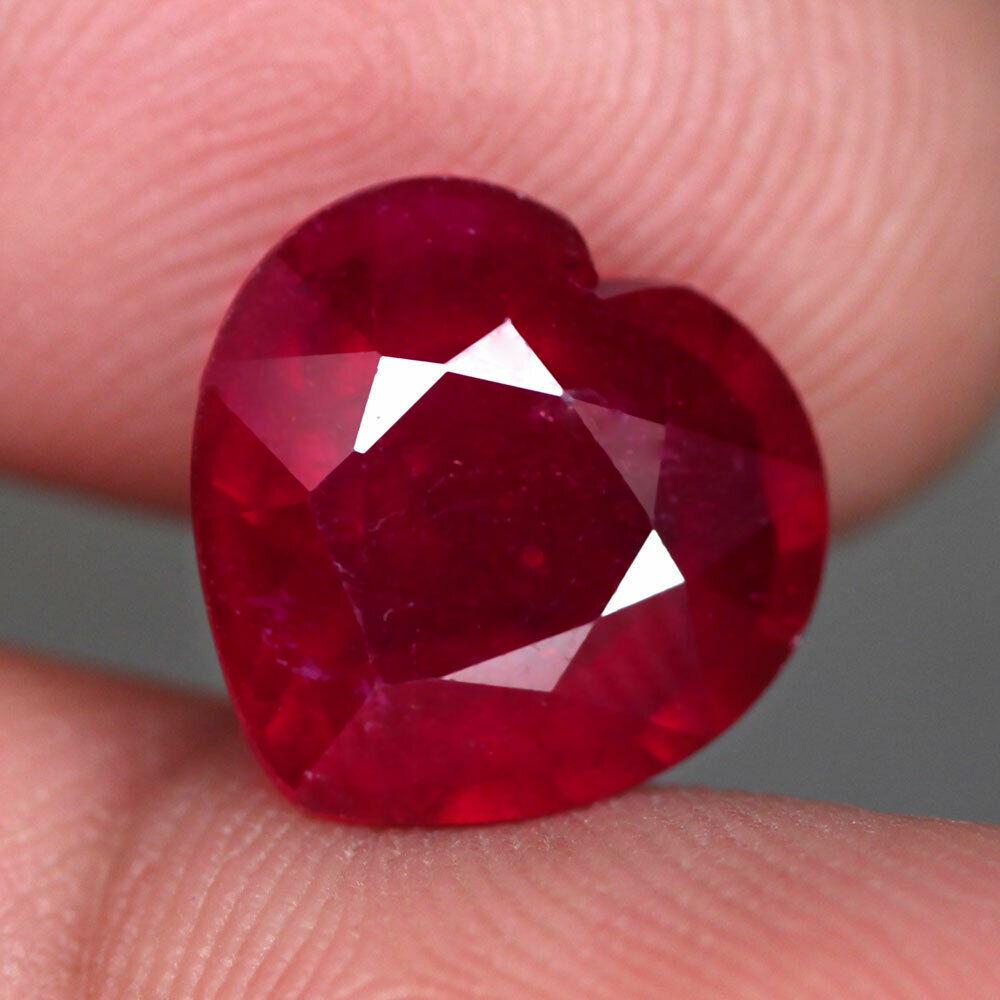 3,61 cts Natural Heart Blood Red Ruby (1 of 3)