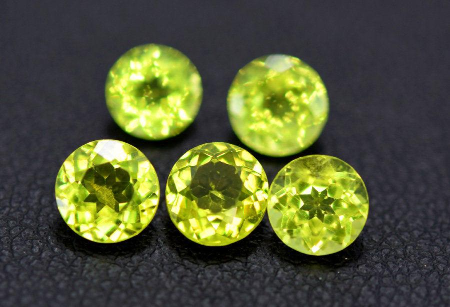 4.55 Carats Top Quality calibrated Round Cut Peridot 5: Material Peridot more Dimensions Carat weight: 4.55 Description Dimensions (mm) 6x6x4mm 5 Peace Weight (carats) 4.55 Carat Origin : Pakistan Calibrated sizes Peridot (pronounced pair-uh-doe) is the ge